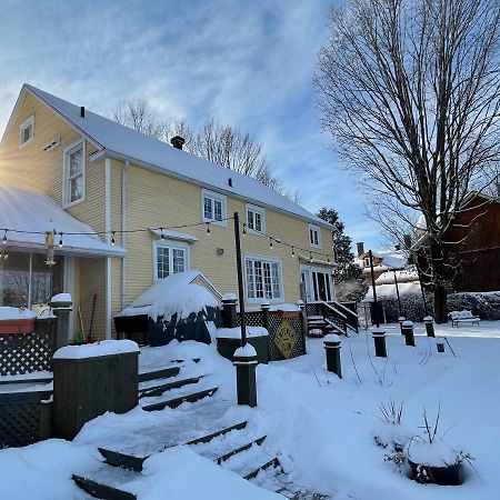 Manoir Alegria Bed & Breakfast Cowansville ภายนอก รูปภาพ
