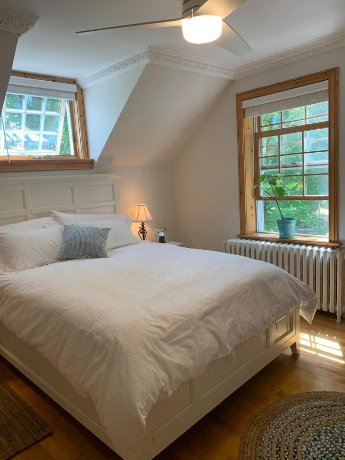Manoir Alegria Bed & Breakfast Cowansville ภายนอก รูปภาพ