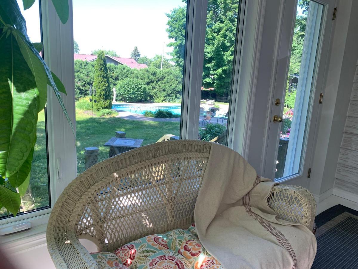 Manoir Alegria Bed & Breakfast Cowansville ภายนอก รูปภาพ