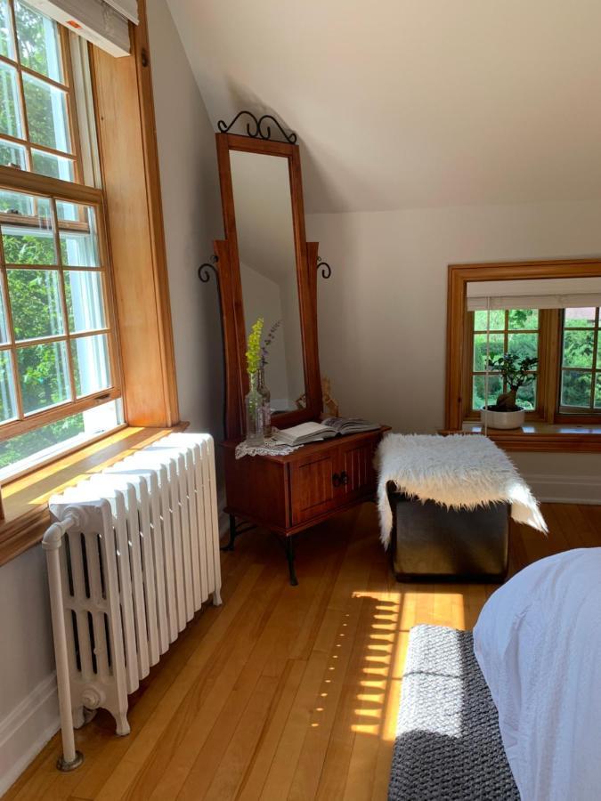 Manoir Alegria Bed & Breakfast Cowansville ภายนอก รูปภาพ