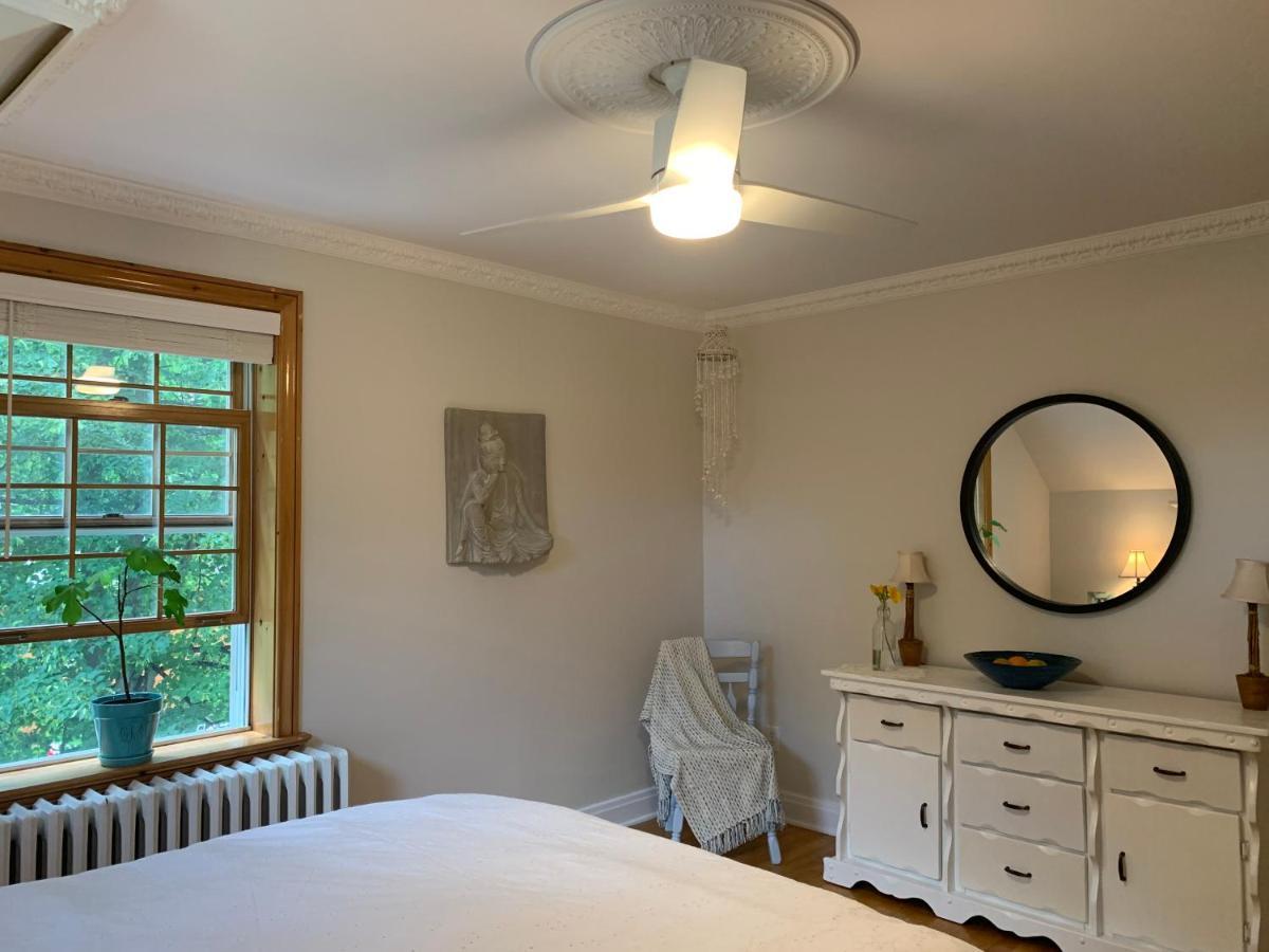 Manoir Alegria Bed & Breakfast Cowansville ภายนอก รูปภาพ