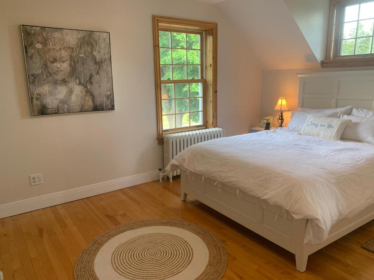Manoir Alegria Bed & Breakfast Cowansville ภายนอก รูปภาพ
