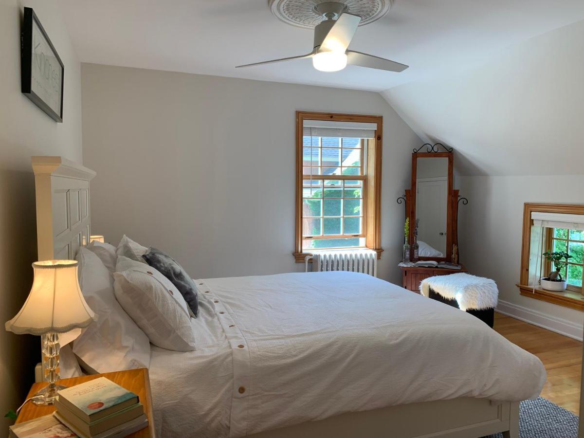 Manoir Alegria Bed & Breakfast Cowansville ภายนอก รูปภาพ