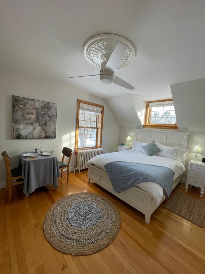 Manoir Alegria Bed & Breakfast Cowansville ภายนอก รูปภาพ